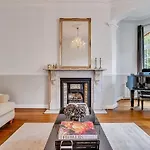 Luxury Kensington Flat - Private Garden - Tube 4 Min Walk